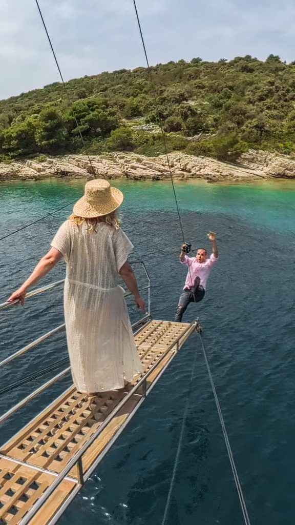 653046759-vid_20240520_122432_00_002_2024-08-28_11-27-15_screenshot-2